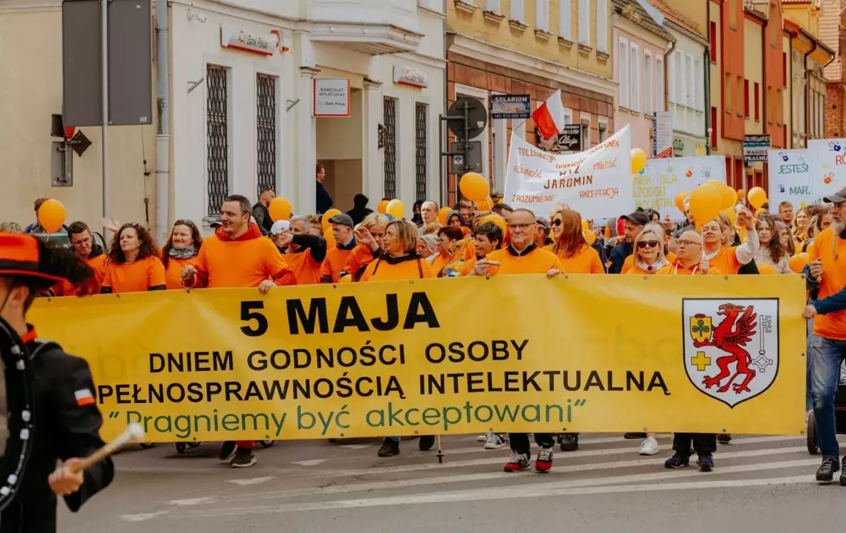 Zdjęcie do  Dzień Walki z Dyskryminacją Os&oacute;b Niepełnosprawnych oraz Dzień Godności Osoby z Niepełnosprawnością Intelektualną