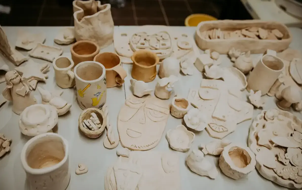 Zdjęcie do W pracowni ceramicznej "Pod schodami" ...