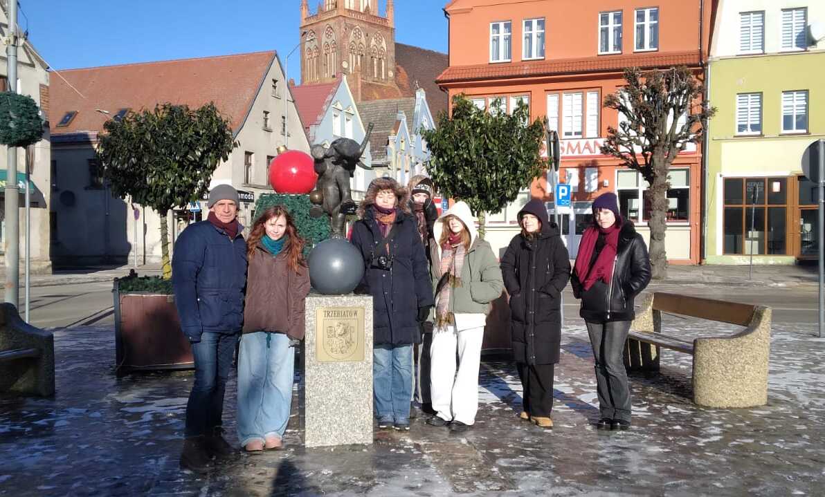 Zdjęcie do Pałacowe komnaty pełne młodej sztuki!