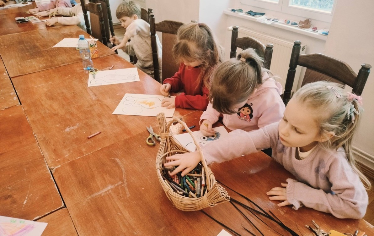 Zdjęcie do Szare, bure lub pstrokate, wszystkie koty za pan brat...