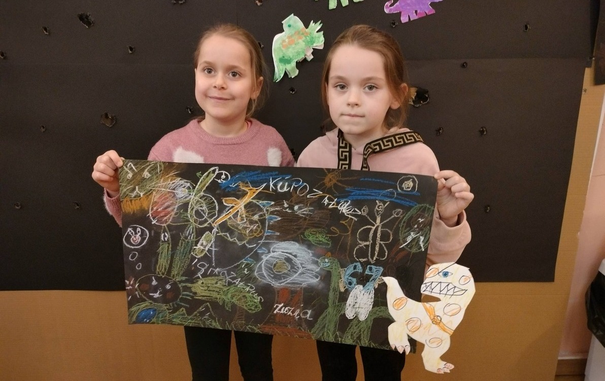 Zdjęcie do Dzień Dinozaura - W Akademii Malucha i Klubie Starszaka rozmawialiśmy o tych niezwykłych gadach ...
