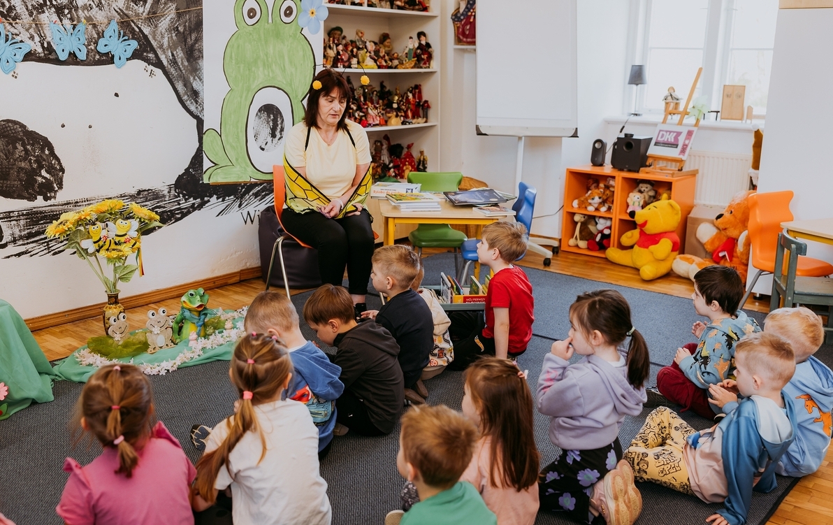 Zdjęcie do Dzień książki dla dzieci.  Czytanie uskrzydla wyobraźnię.